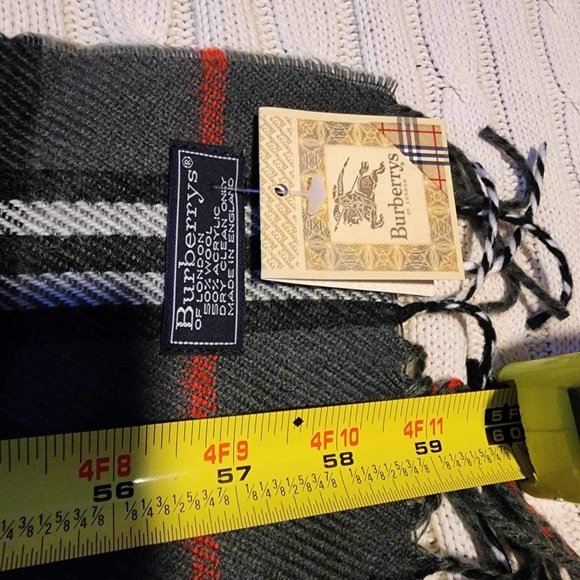Nwt vintage, Burberry plaid Fringe scarf - Picture 3 of 5